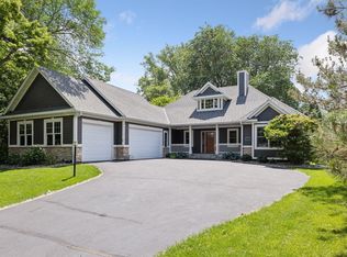 974 County Road C E, Maplewood, MN 55109