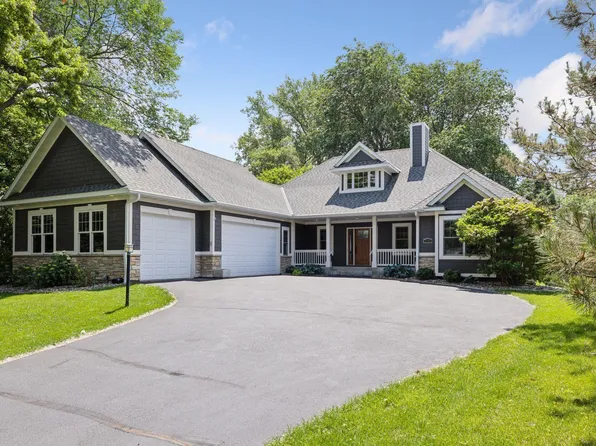 974 County Road C E, Maplewood, MN 55109