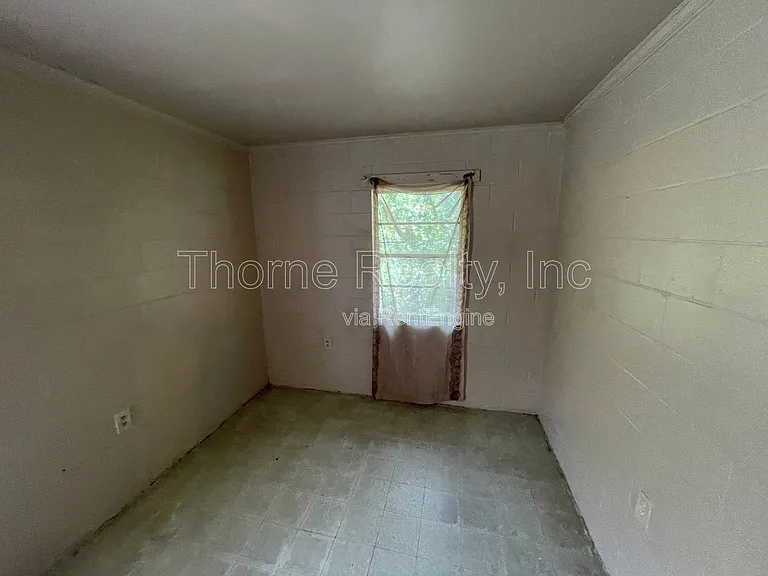415 Rocky St — Photo 9