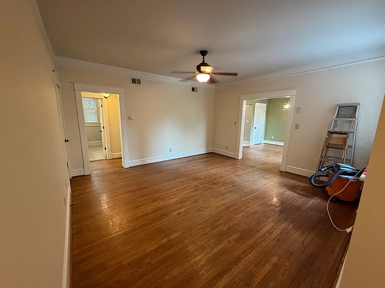 200 W 31st St #202 — Photo 11
