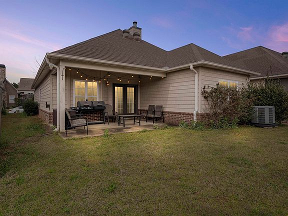 2nd image of 1021 Crawford Ct