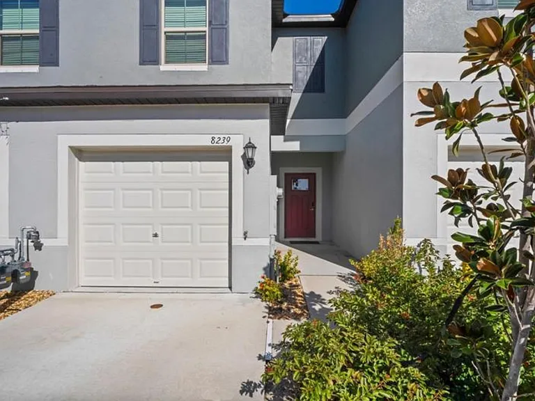 8239 Crescent Oaks Dr — Photo 1