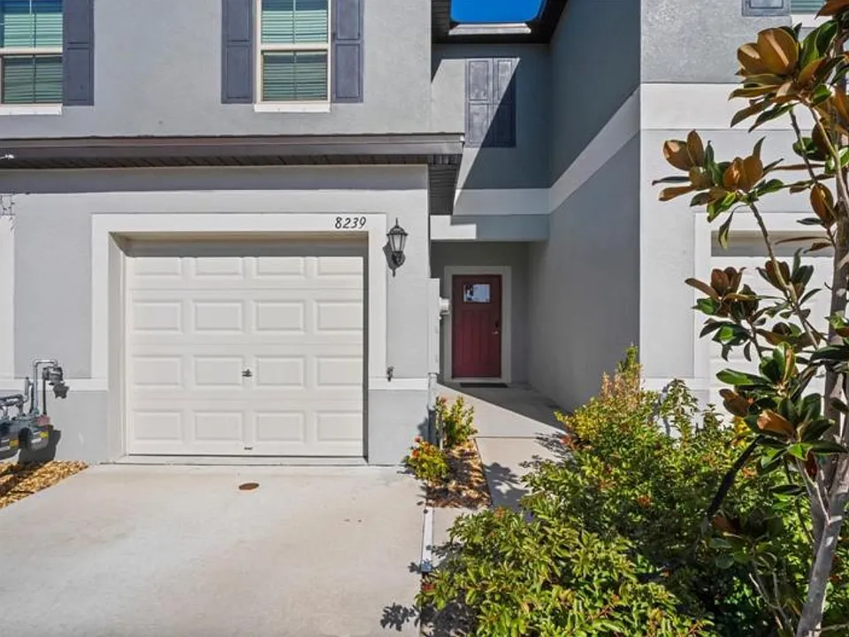 8239 Crescent Oaks Dr