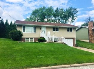 1506 W Acre Dr, Muscatine, IA 52761