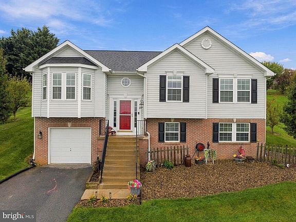 2nd image of 114 Colton Ct