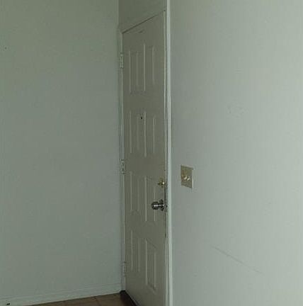 5th image of 8106 Coquina Ave