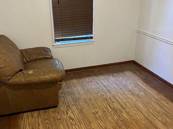 5th image of 423 Wall St