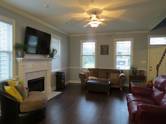 3rd image of 103 Crescent Creek Dr