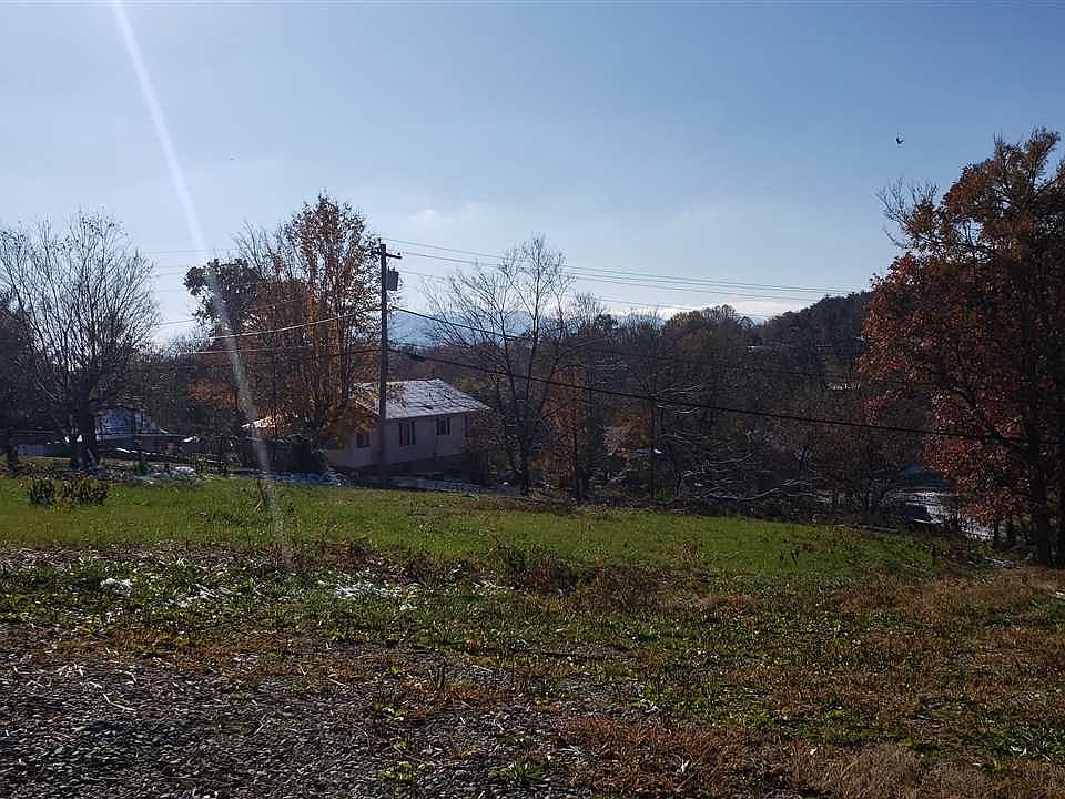 2nd image of 142 Blazer St
