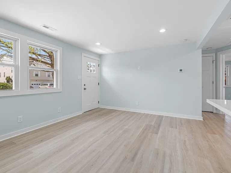 4268 Lee Ave — Photo 8