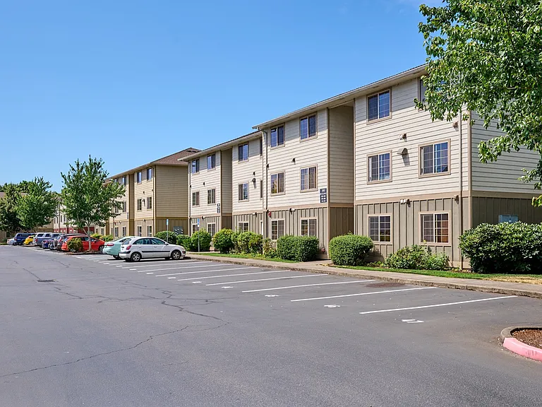Monroe Avenue Apartments — Photo 6