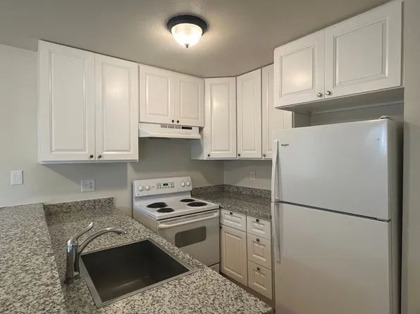 2555wsteelelane (Pc), 2555 W Steele Ln #H, Santa Rosa, CA 95403