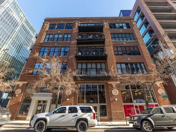 215 N Aberdeen St APT 309B, Chicago, IL 60607