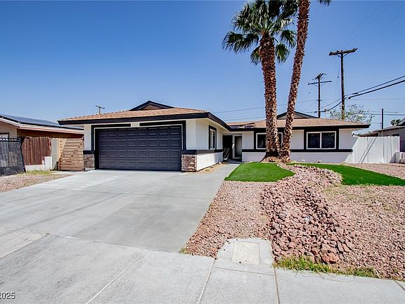 2nd image of 2705 Castlewood Dr