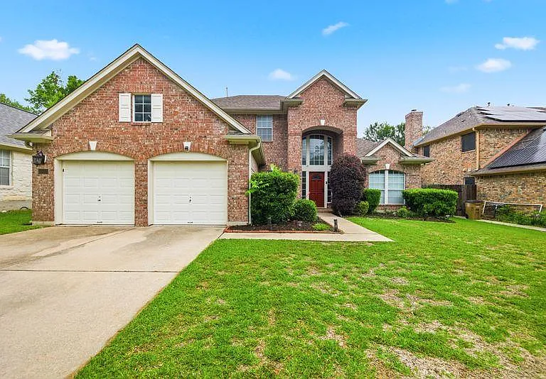 10008 Lachlan Dr — Photo 2