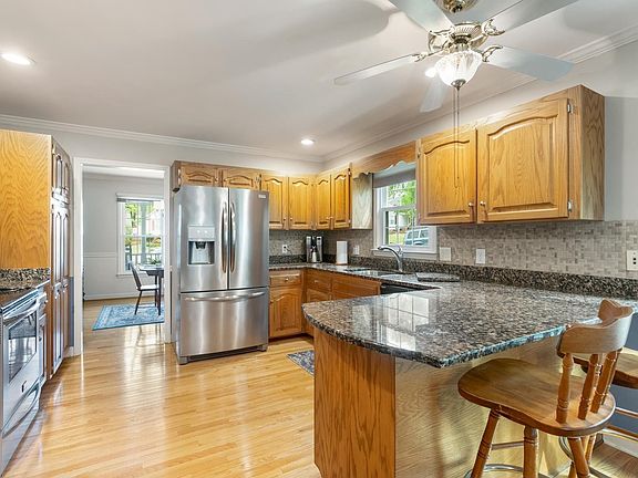 4th image of 108 River Park Ln