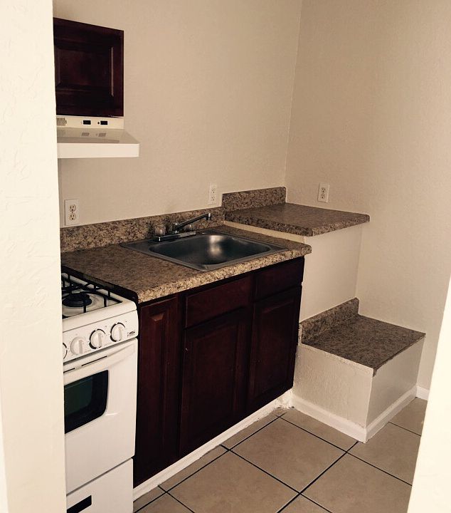 1st image of 201 N E St APT 3