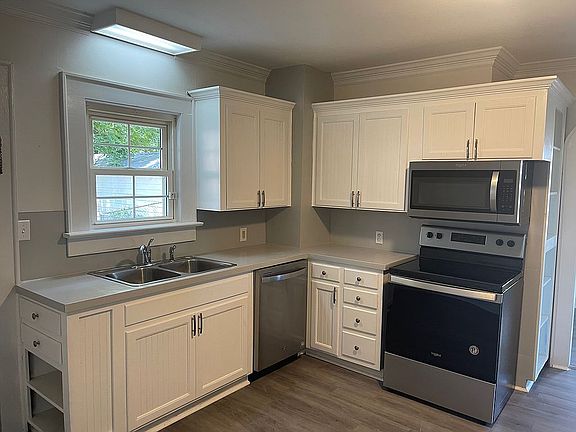 kitchen lots cabinets