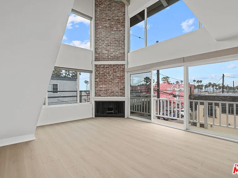 10 19th Ave #7 — Photo 2