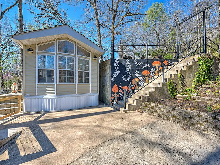 14023 Canal St — Photo 13