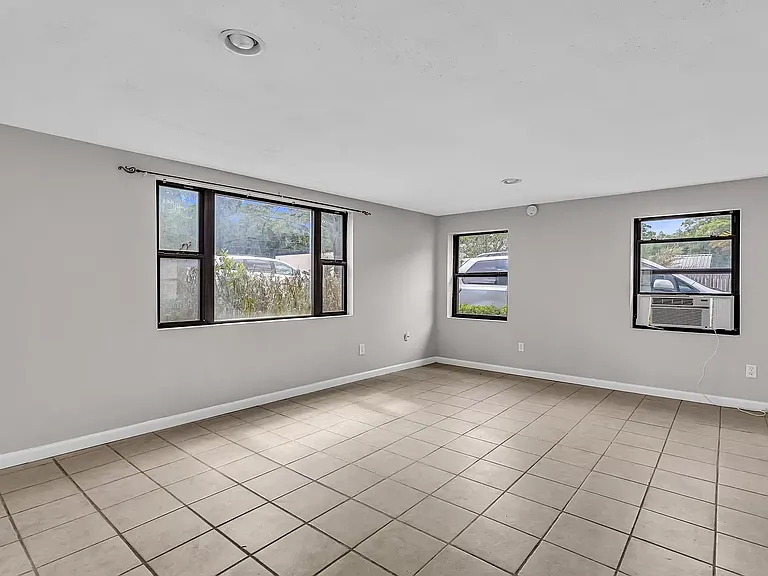 2121 University Blvd S #2121 — Photo 8