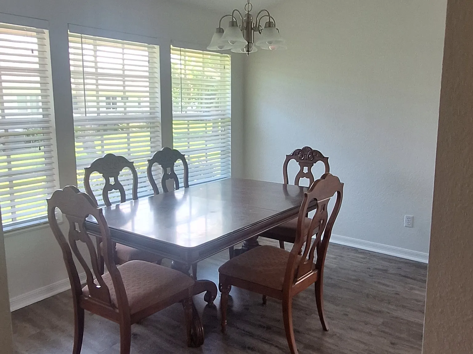 1828 Aynsley Way — Photo 3
