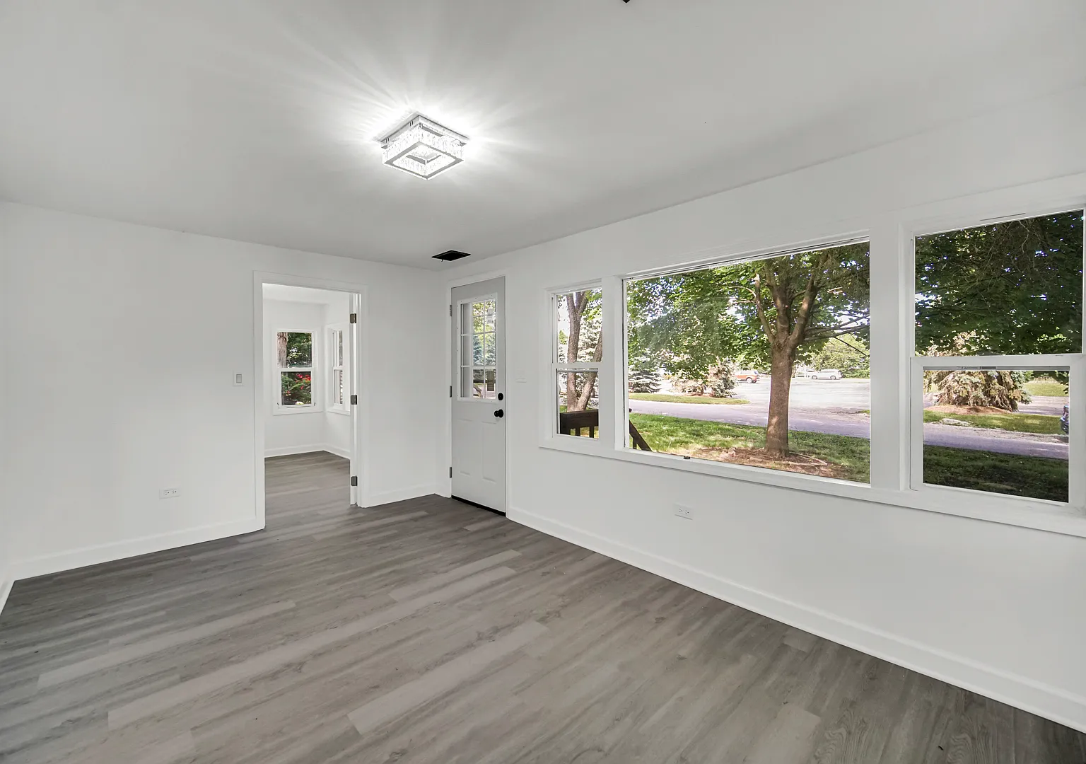 3 bed, 1.5 bath, 1133 sqft, $2,500 — Photo 4