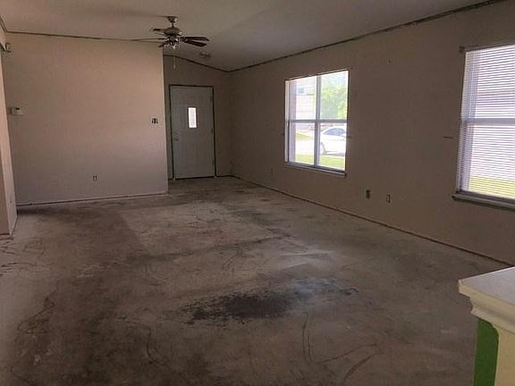3rd image of 406 McCarthur Dr