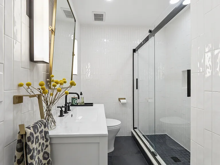 4 Lois Ave — Photo 19