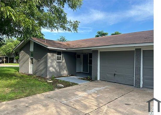 1st image of 2806 Sharon Dr