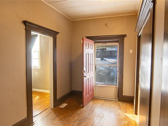 5th image of 903 Cook Rd