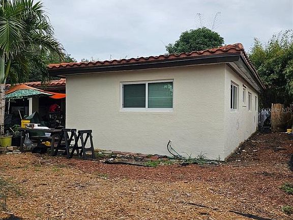 3rd image of 490 NW 29TH AVENUE