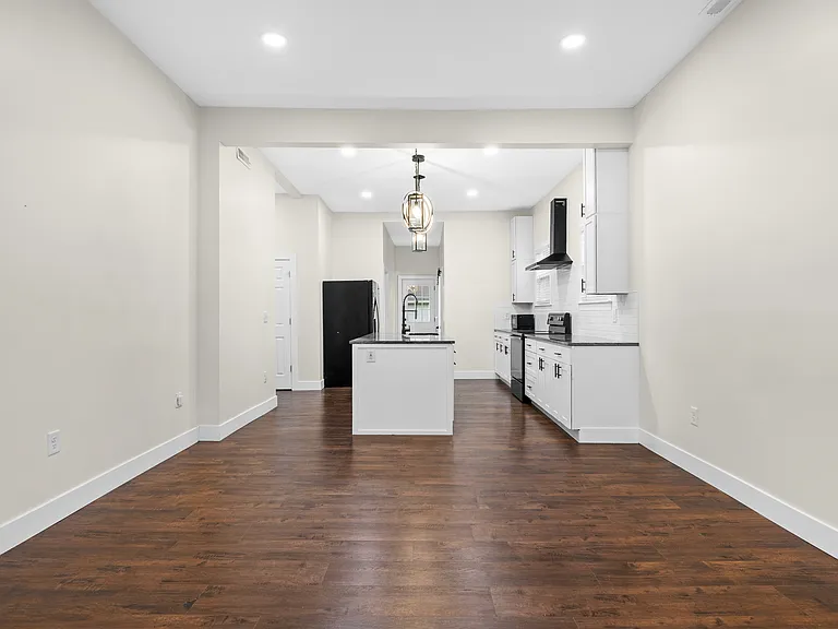 831 Dawson St — Photo 4