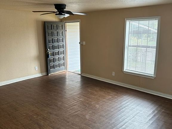 5th image of 826 S 14th St