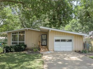 7610 Pawnee St, Prairie Village, KS 66208