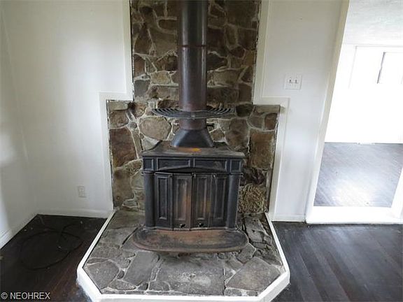5th image of 5596 Hickory St