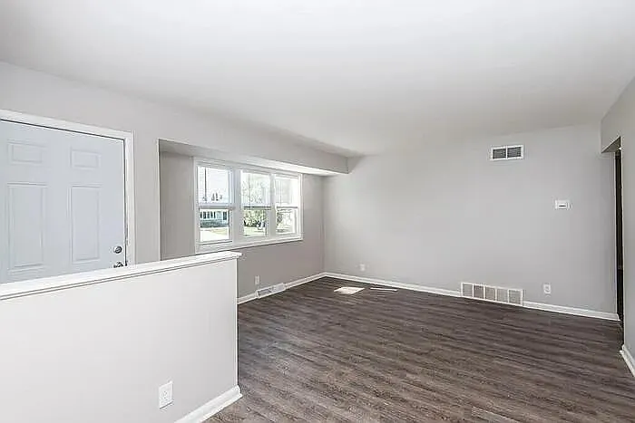 3 bed, 1.5 bath, 1430 sqft, $2,097 — Photo 4