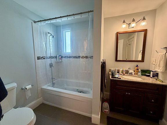 5th image of 201 College Ave #1