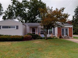 921 Wiley St, Belpre, OH 45714
