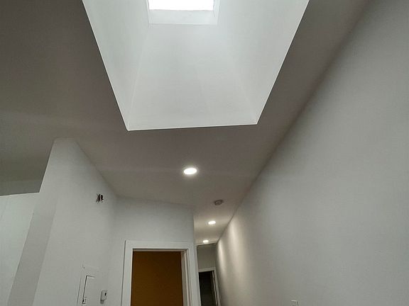 5th image of 623 Bramhall Ave Floor 2