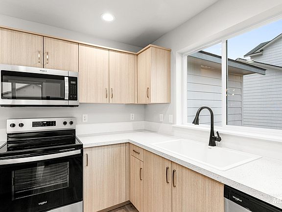 5th image of 13711 Inman Ct