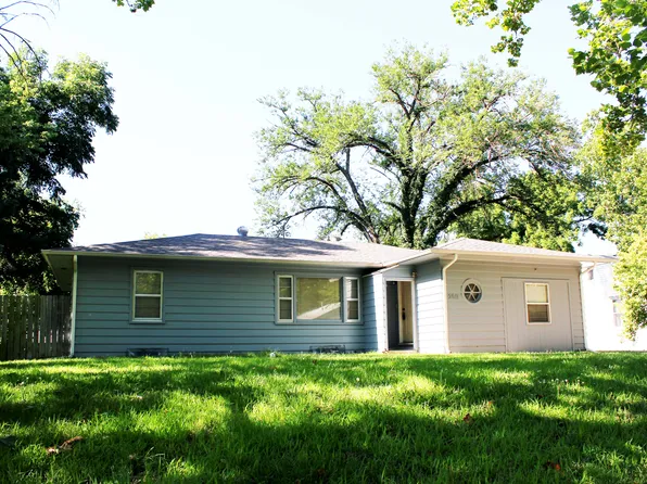 2011 Todd Rd, Manhattan, KS 66502