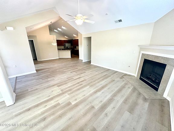 3rd image of 8686 Parkview Oaks Cir