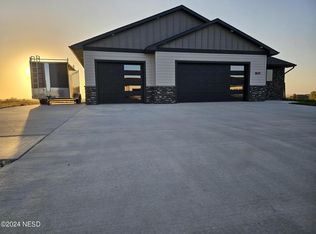 1809 5th St NW, Watertown, SD 57201