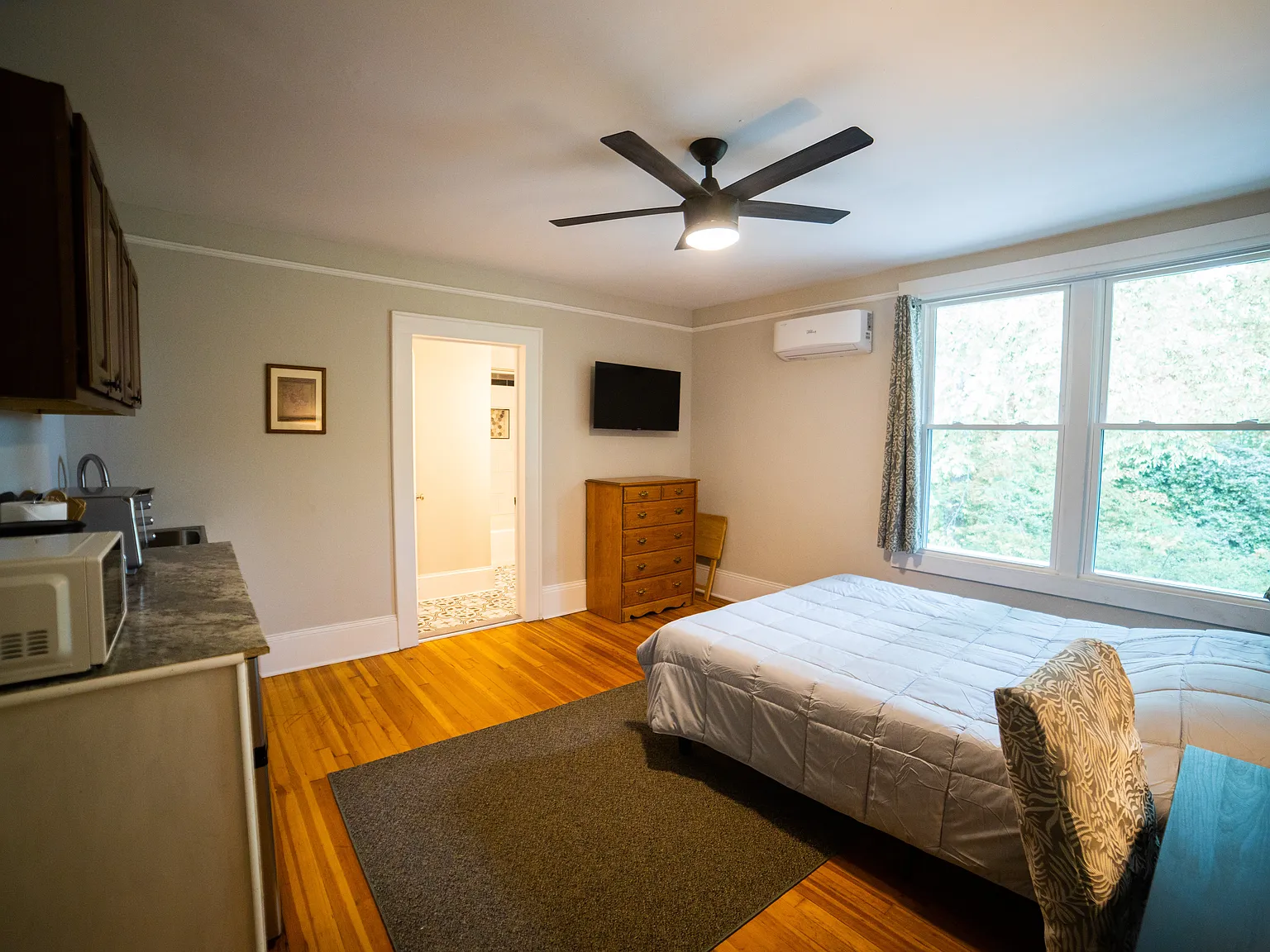 801 E Marion St — Photo 2