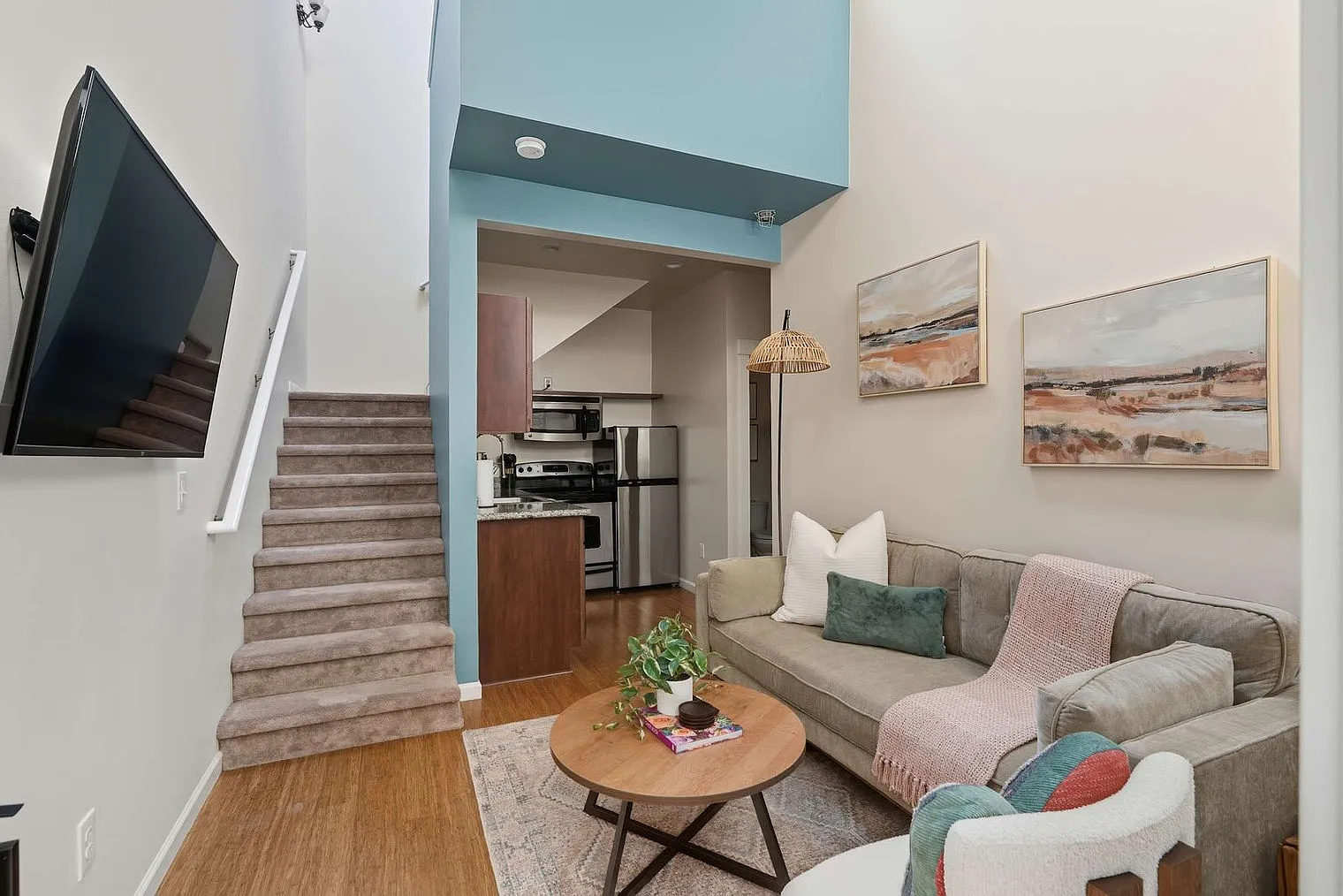 2 bed, 1.0 bath, 548 sqft, $3,888 — Photo 2