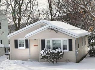 60 Blossom St, Waltham, MA 02451