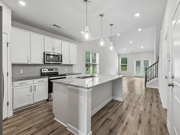 3rd image of 574 Becks Pl