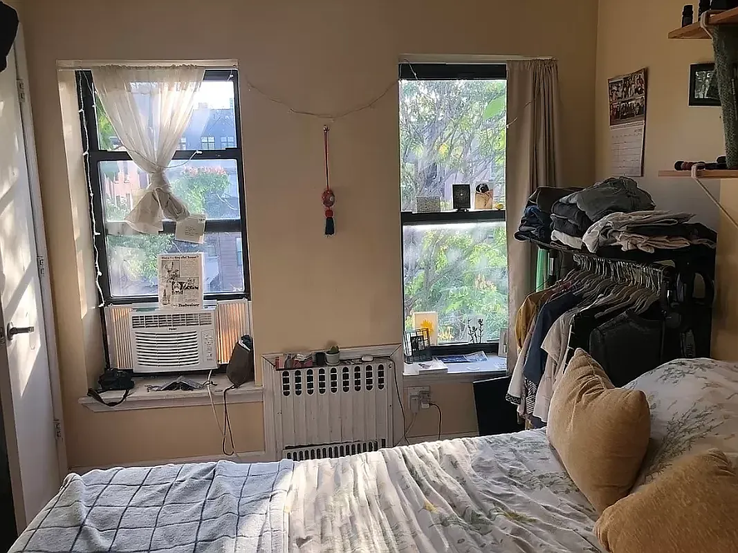 42 Carlton Ave — Photo 2