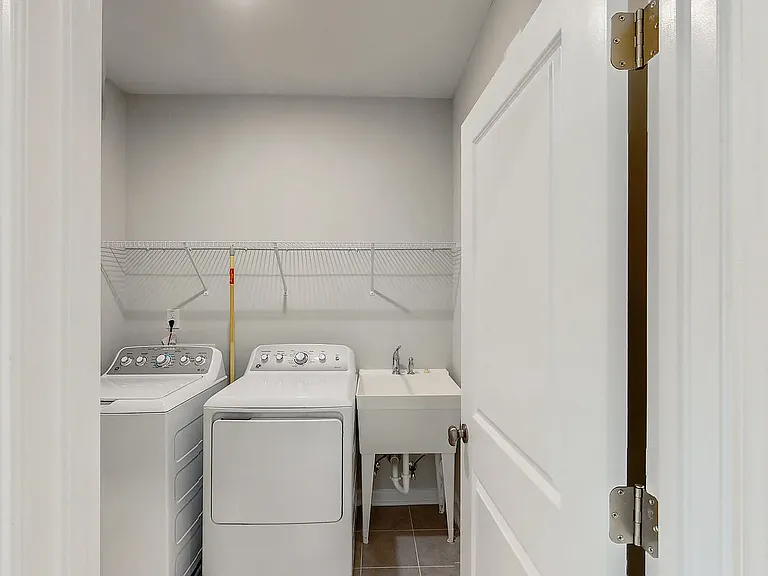 2721 Hunter Woods Dr — Photo 11